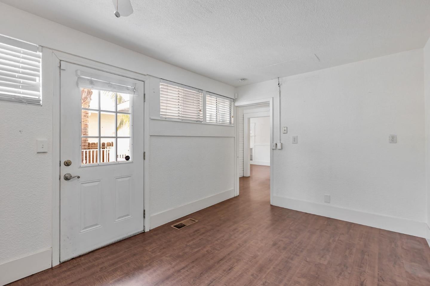 Detail Gallery Image 6 of 19 For 136 Race St, San Jose,  CA 95126 - – Beds | – Baths