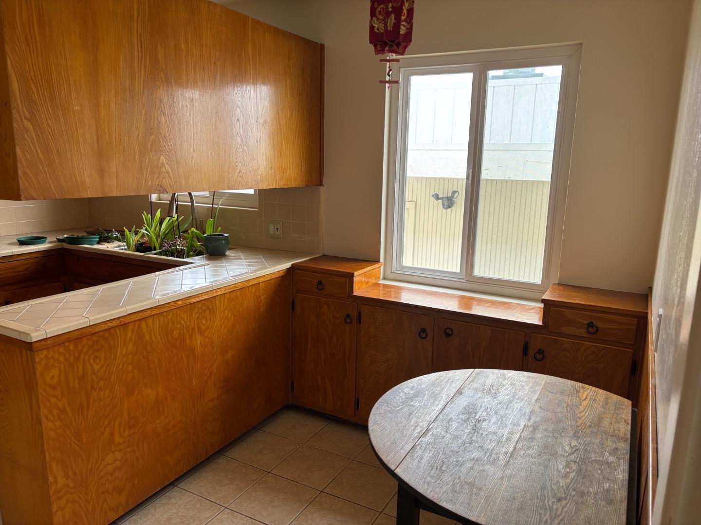 Detail Gallery Image 3 of 7 For 696 Saint Francis Blvd, Daly City,  CA 94015 - 4 Beds | 3 Baths