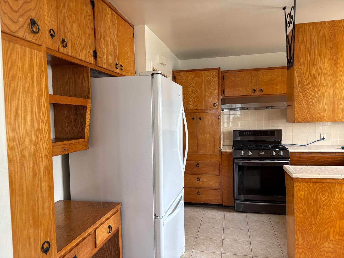 Detail Gallery Image 4 of 7 For 696 Saint Francis Blvd, Daly City,  CA 94015 - 4 Beds | 3 Baths