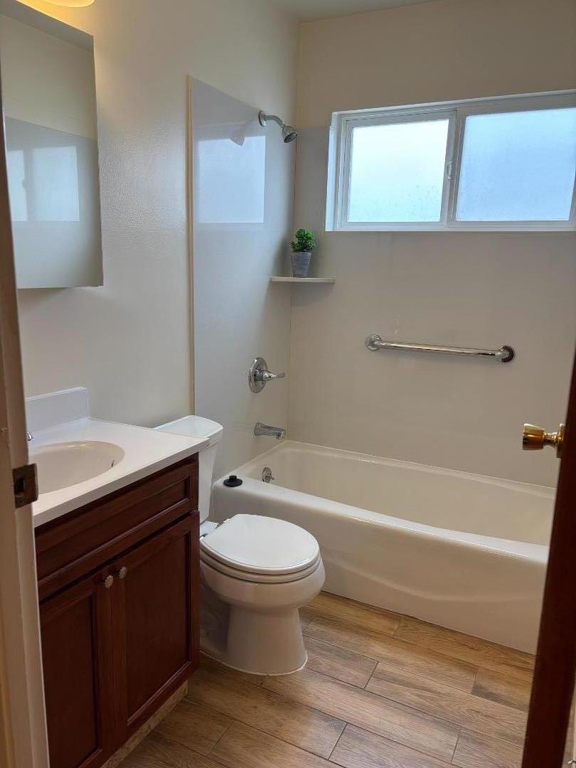 Detail Gallery Image 5 of 7 For 696 Saint Francis Blvd, Daly City,  CA 94015 - 4 Beds | 3 Baths