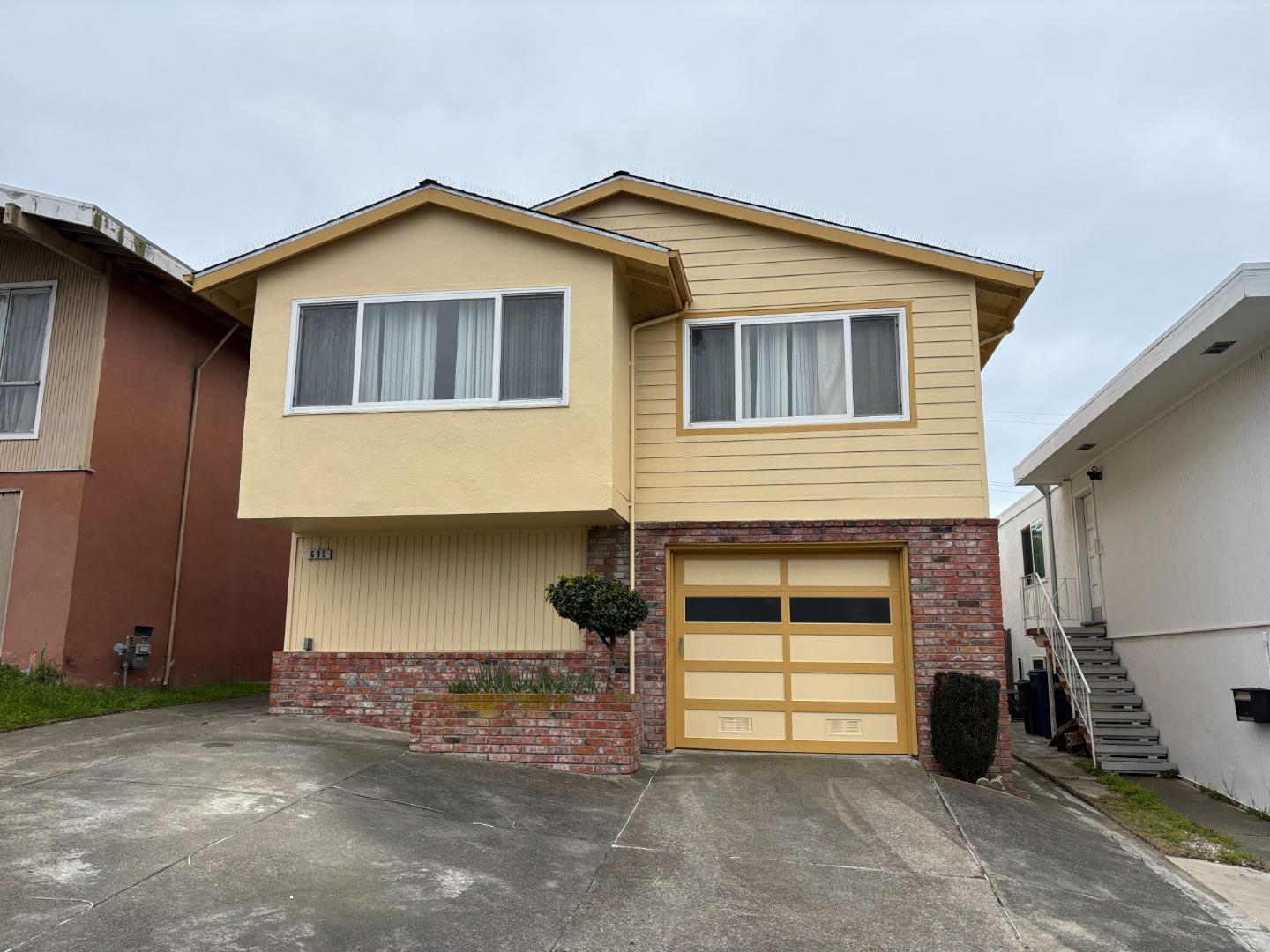 Detail Gallery Image 7 of 7 For 696 Saint Francis Blvd, Daly City,  CA 94015 - 4 Beds | 3 Baths