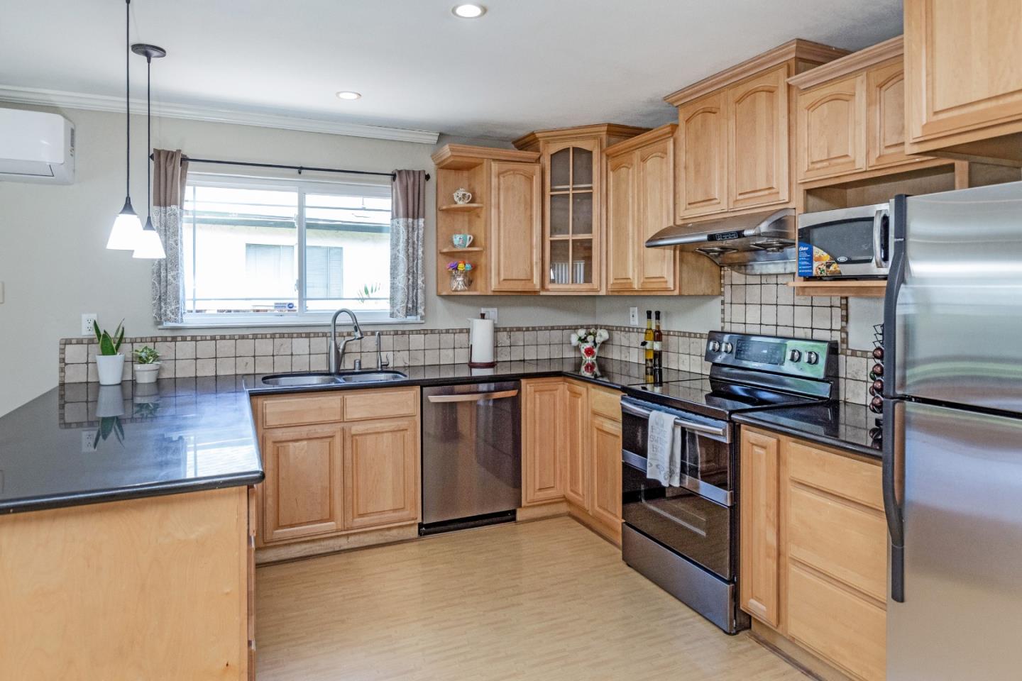 Detail Gallery Image 6 of 25 For 4463 Park Sommers Way, San Jose,  CA 95136 - 4 Beds | 2 Baths