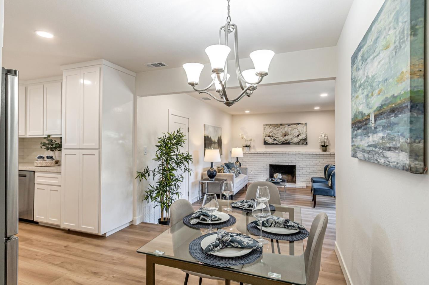 Detail Gallery Image 12 of 32 For 1598 Hallbrook Dr, San Jose,  CA 95118 - 3 Beds | 2 Baths