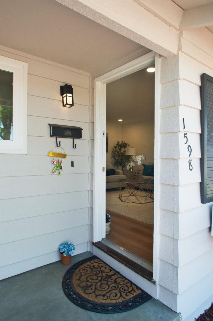 Detail Gallery Image 2 of 32 For 1598 Hallbrook Dr, San Jose,  CA 95118 - 3 Beds | 2 Baths