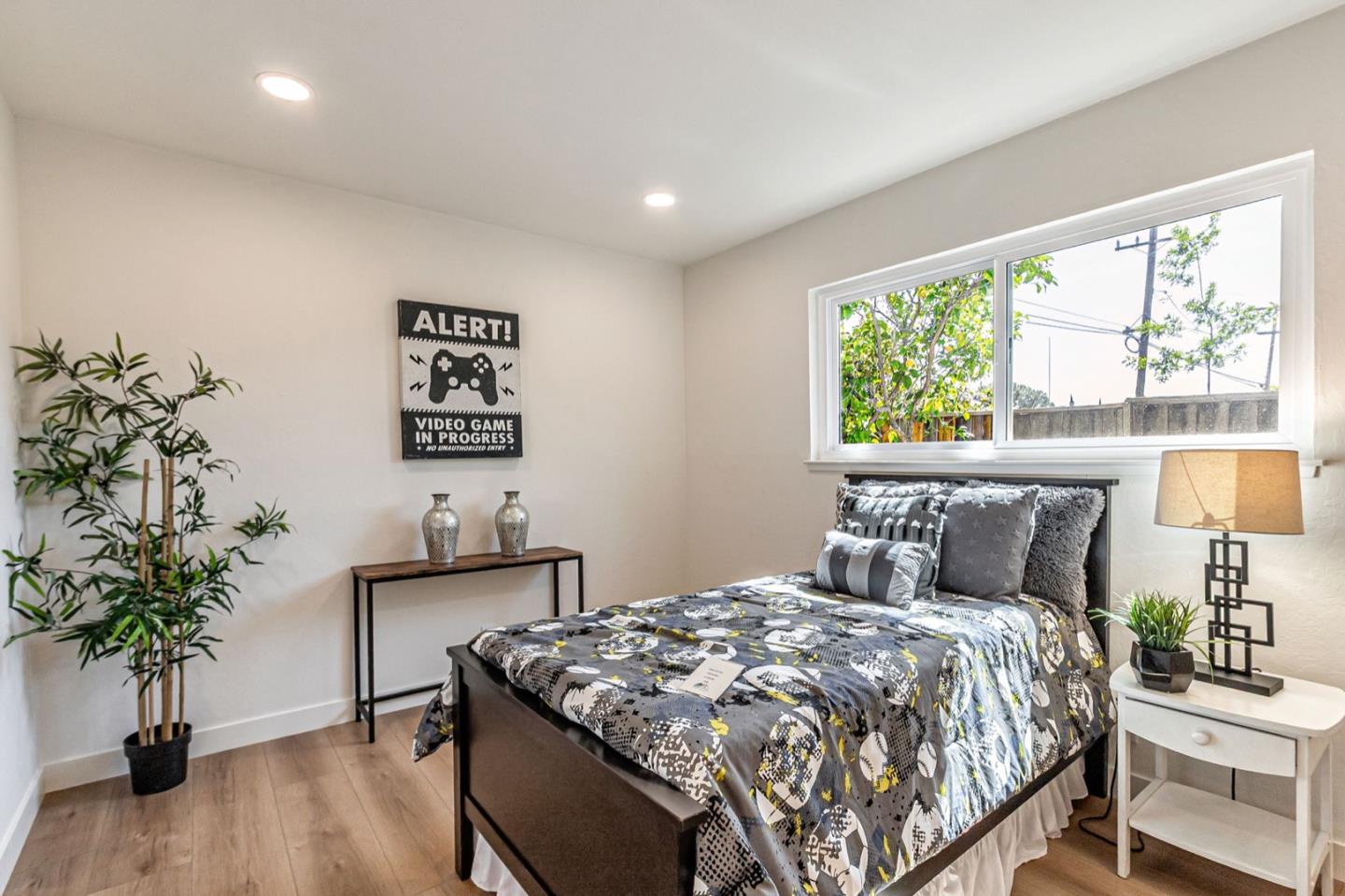 Detail Gallery Image 23 of 32 For 1598 Hallbrook Dr, San Jose,  CA 95118 - 3 Beds | 2 Baths