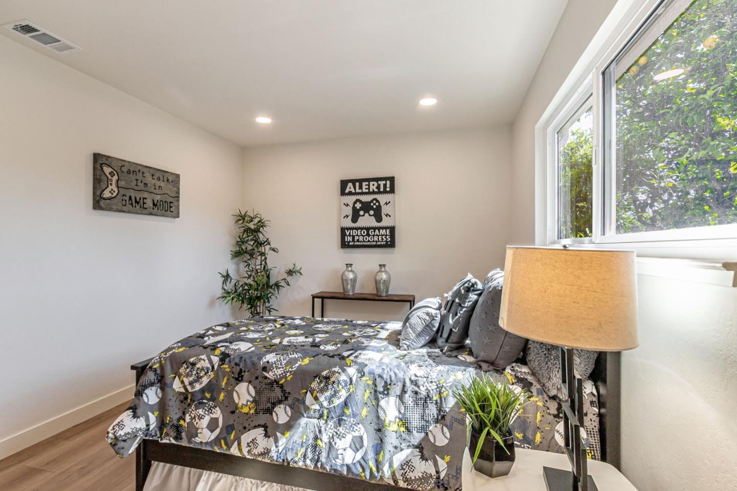 Detail Gallery Image 24 of 32 For 1598 Hallbrook Dr, San Jose,  CA 95118 - 3 Beds | 2 Baths