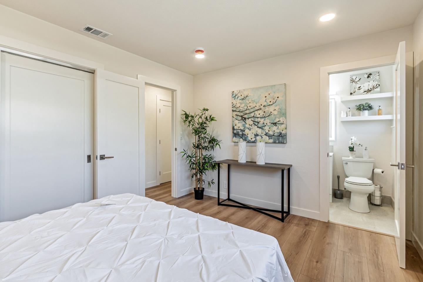 Detail Gallery Image 28 of 32 For 1598 Hallbrook Dr, San Jose,  CA 95118 - 3 Beds | 2 Baths