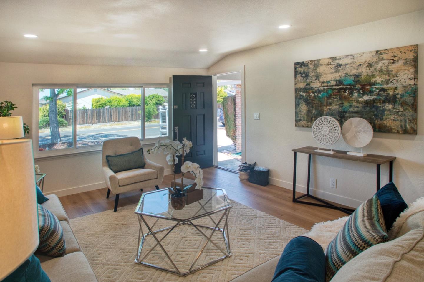 Detail Gallery Image 3 of 32 For 1598 Hallbrook Dr, San Jose,  CA 95118 - 3 Beds | 2 Baths