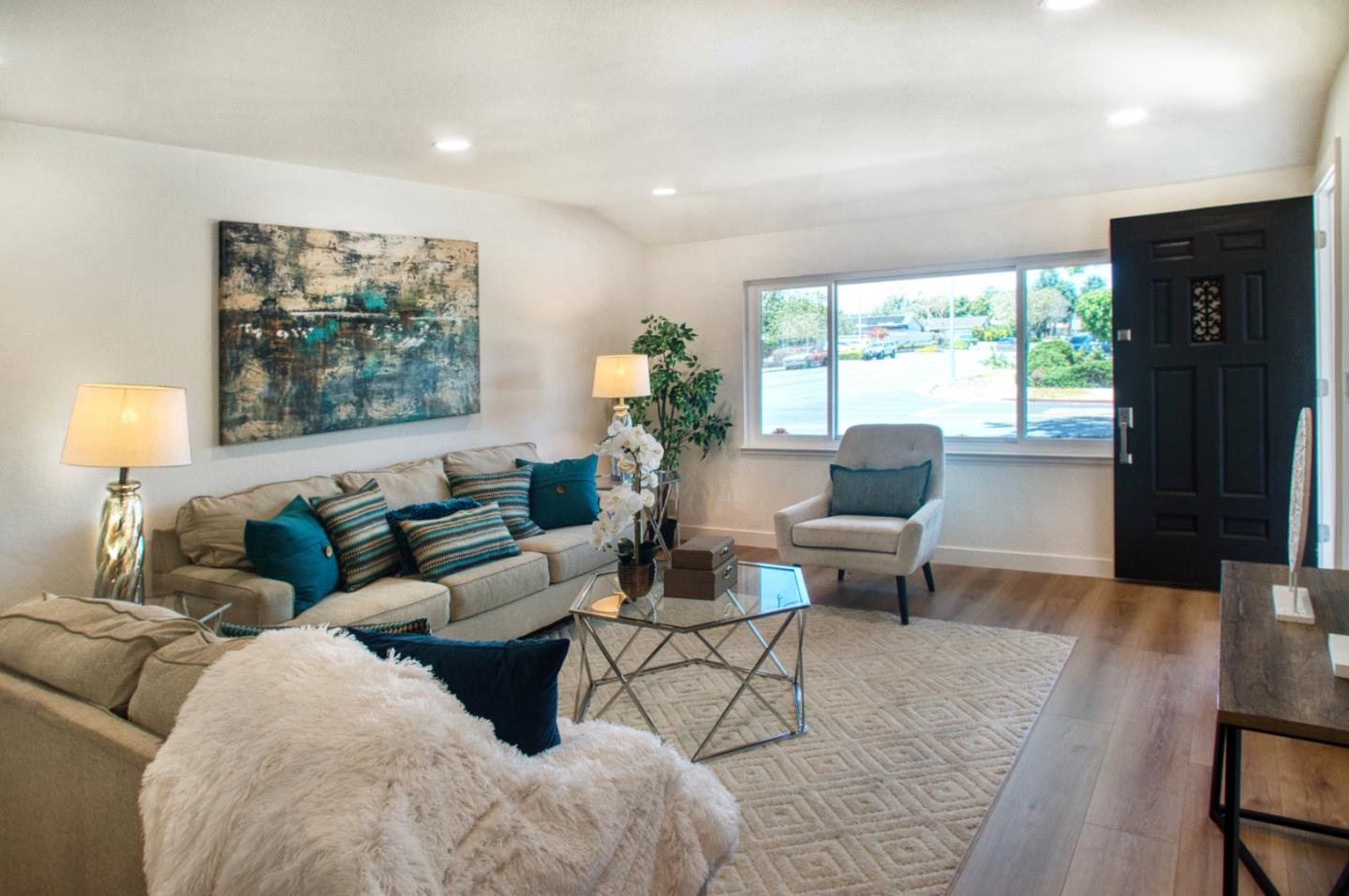 Detail Gallery Image 5 of 32 For 1598 Hallbrook Dr, San Jose,  CA 95118 - 3 Beds | 2 Baths