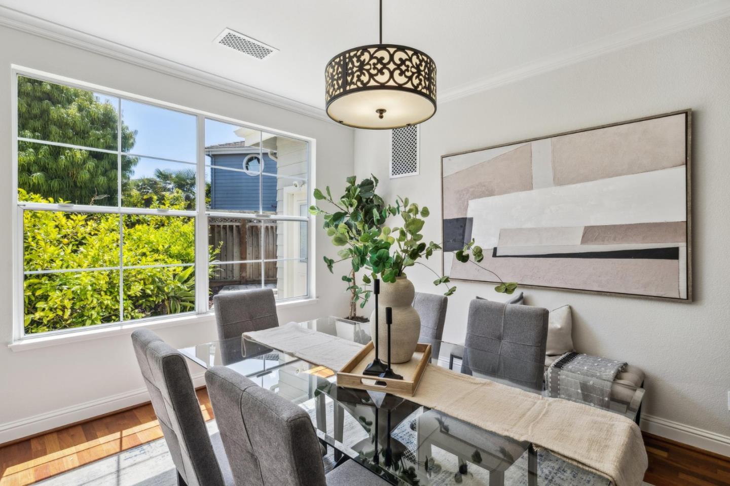 Detail Gallery Image 11 of 69 For 910 Governors Bay Dr, Redwood City,  CA 94065 - 5 Beds | 3 Baths