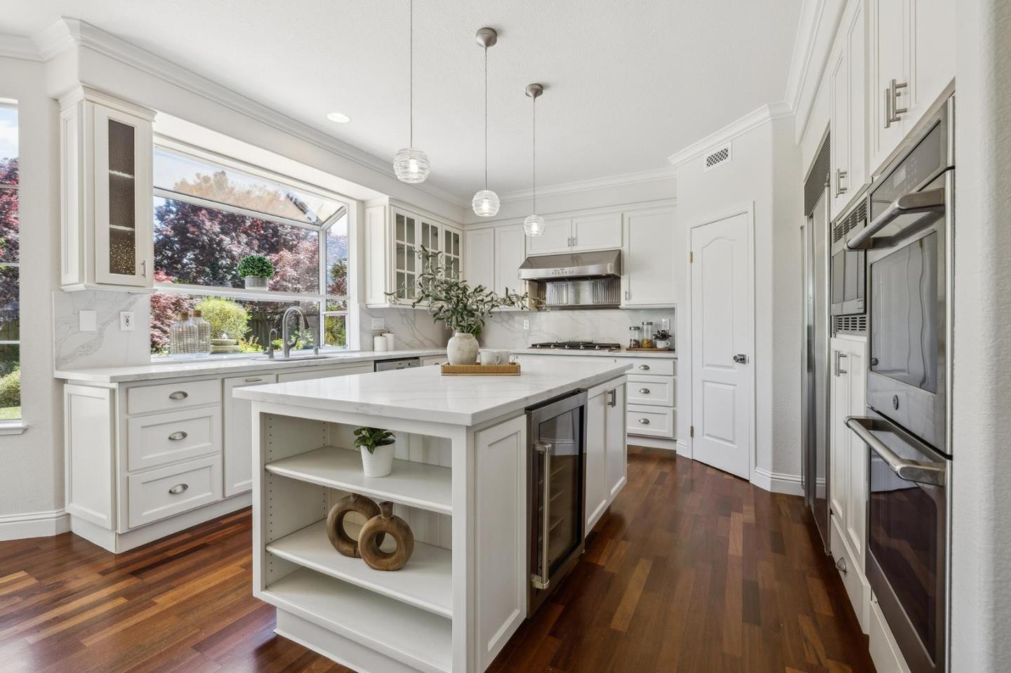 Detail Gallery Image 20 of 69 For 910 Governors Bay Dr, Redwood City,  CA 94065 - 5 Beds | 3 Baths