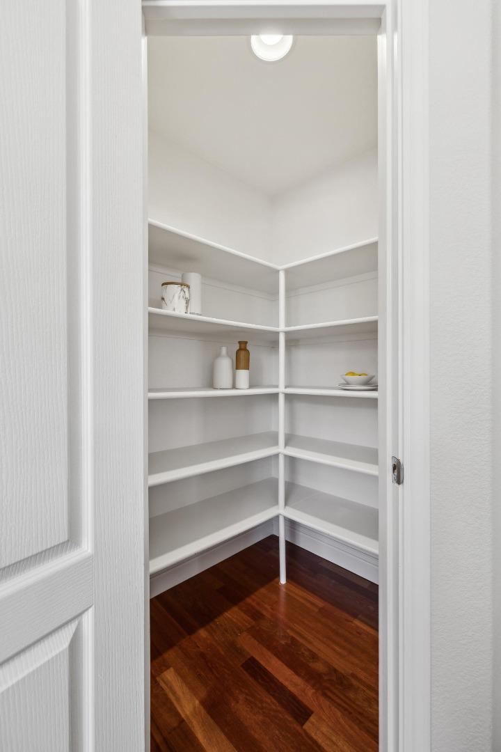 Detail Gallery Image 25 of 69 For 910 Governors Bay Dr, Redwood City,  CA 94065 - 5 Beds | 3 Baths