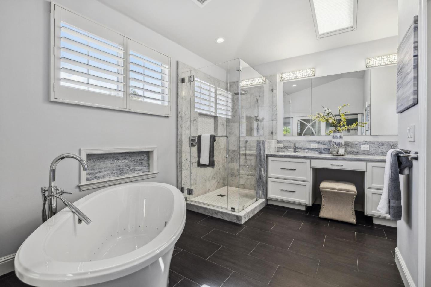Detail Gallery Image 37 of 69 For 910 Governors Bay Dr, Redwood City,  CA 94065 - 5 Beds | 3 Baths