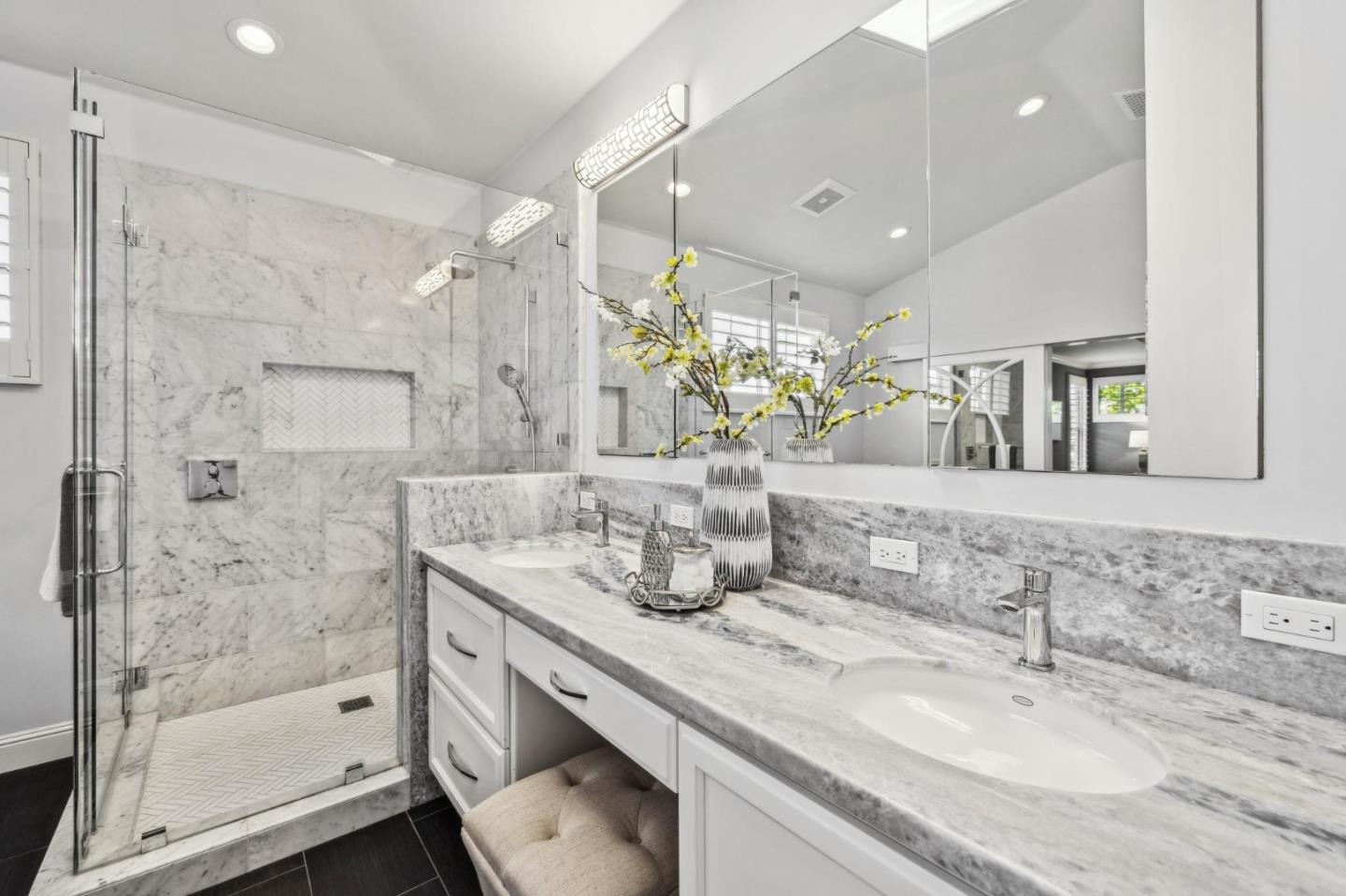 Detail Gallery Image 40 of 69 For 910 Governors Bay Dr, Redwood City,  CA 94065 - 5 Beds | 3 Baths