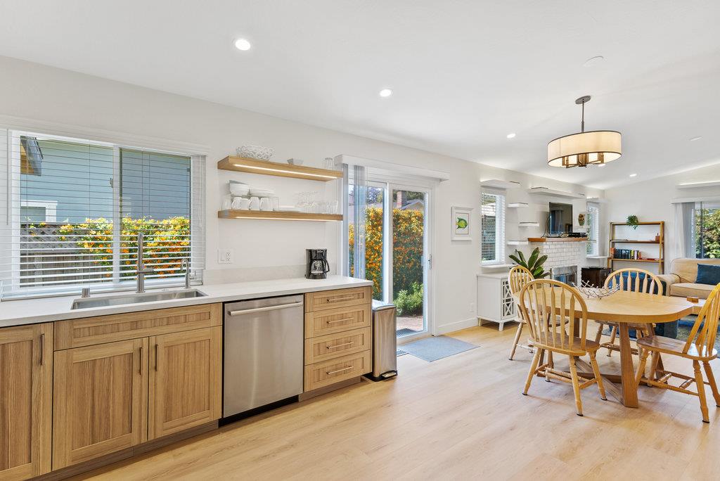 Detail Gallery Image 12 of 38 For 208 Valencia Ave, Aptos,  CA 95003 - 3 Beds | 2 Baths