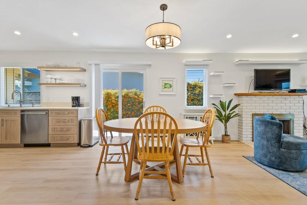 Detail Gallery Image 14 of 38 For 208 Valencia Ave, Aptos,  CA 95003 - 3 Beds | 2 Baths