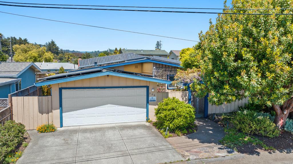 Detail Gallery Image 2 of 38 For 208 Valencia Ave, Aptos,  CA 95003 - 3 Beds | 2 Baths
