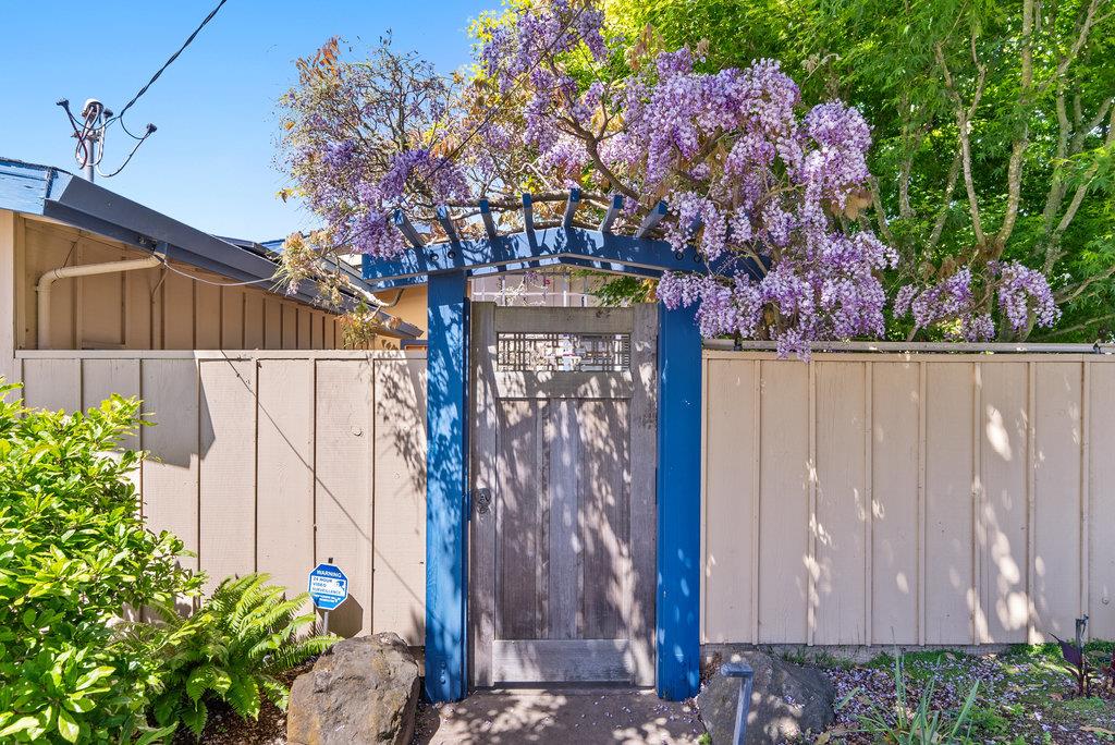 Detail Gallery Image 3 of 38 For 208 Valencia Ave, Aptos,  CA 95003 - 3 Beds | 2 Baths