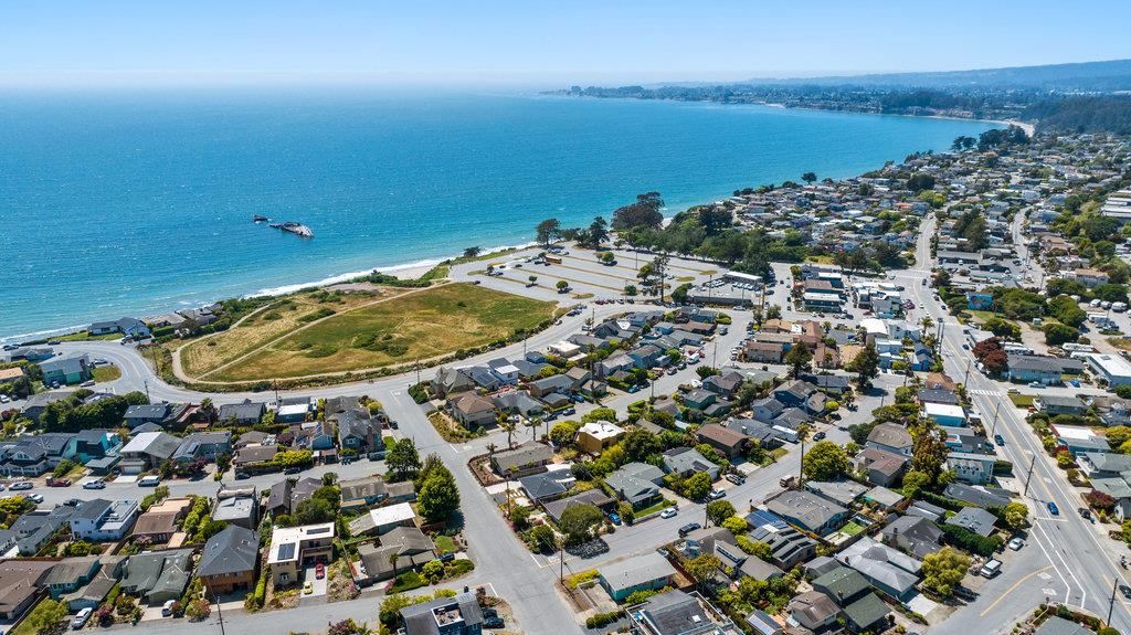 Detail Gallery Image 37 of 38 For 208 Valencia Ave, Aptos,  CA 95003 - 3 Beds | 2 Baths