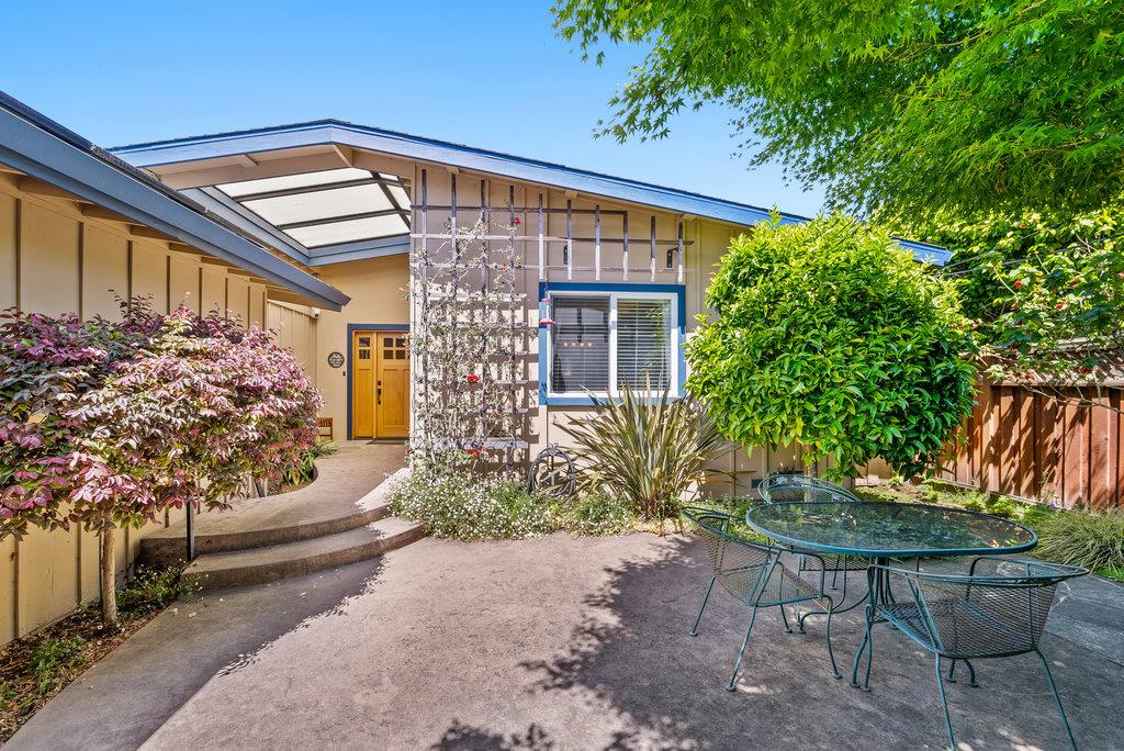 Detail Gallery Image 4 of 38 For 208 Valencia Ave, Aptos,  CA 95003 - 3 Beds | 2 Baths