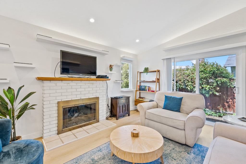 Detail Gallery Image 5 of 38 For 208 Valencia Ave, Aptos,  CA 95003 - 3 Beds | 2 Baths