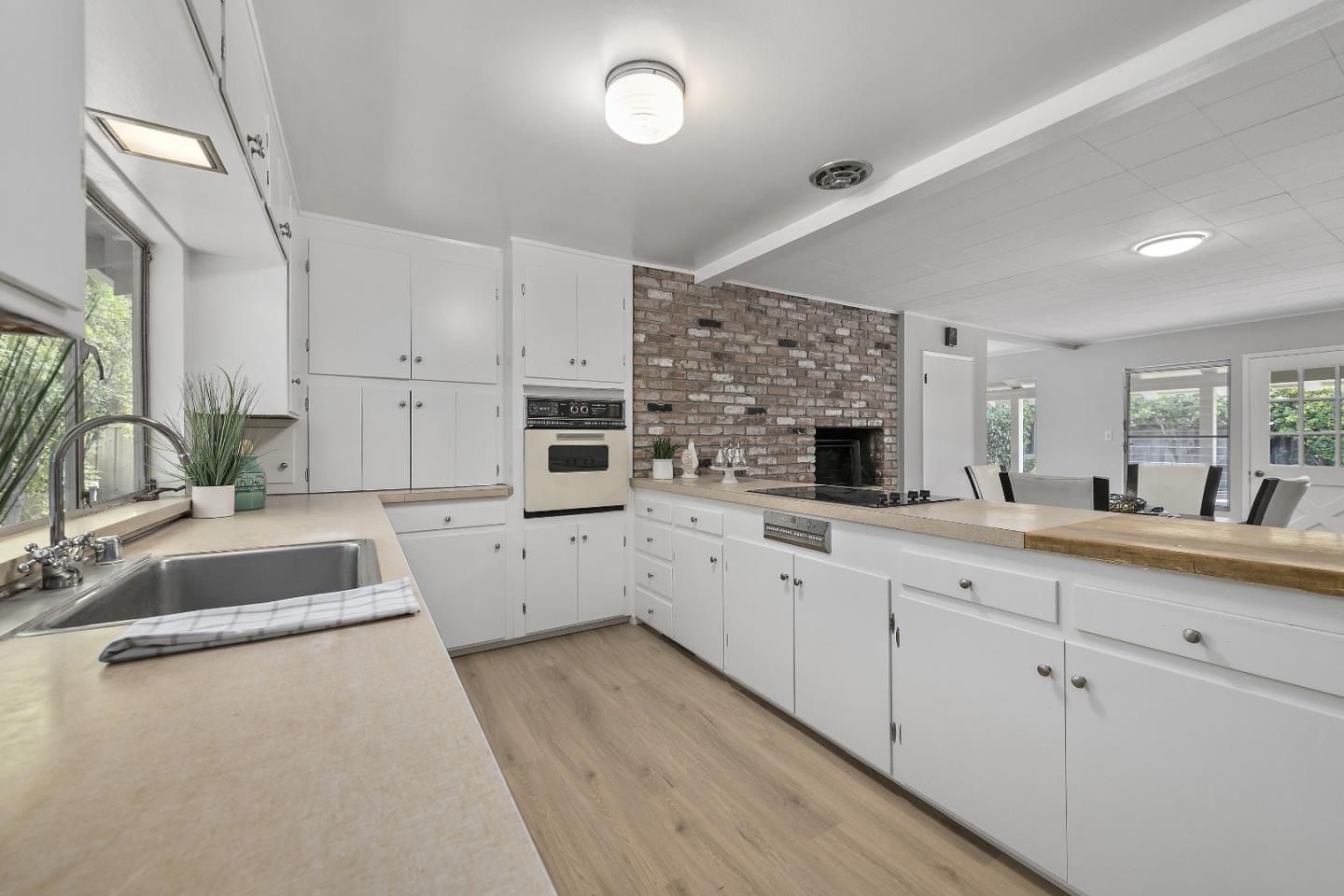 Detail Gallery Image 11 of 31 For 674 Campbell Ave, Los Altos,  CA 94024 - 4 Beds | 2 Baths