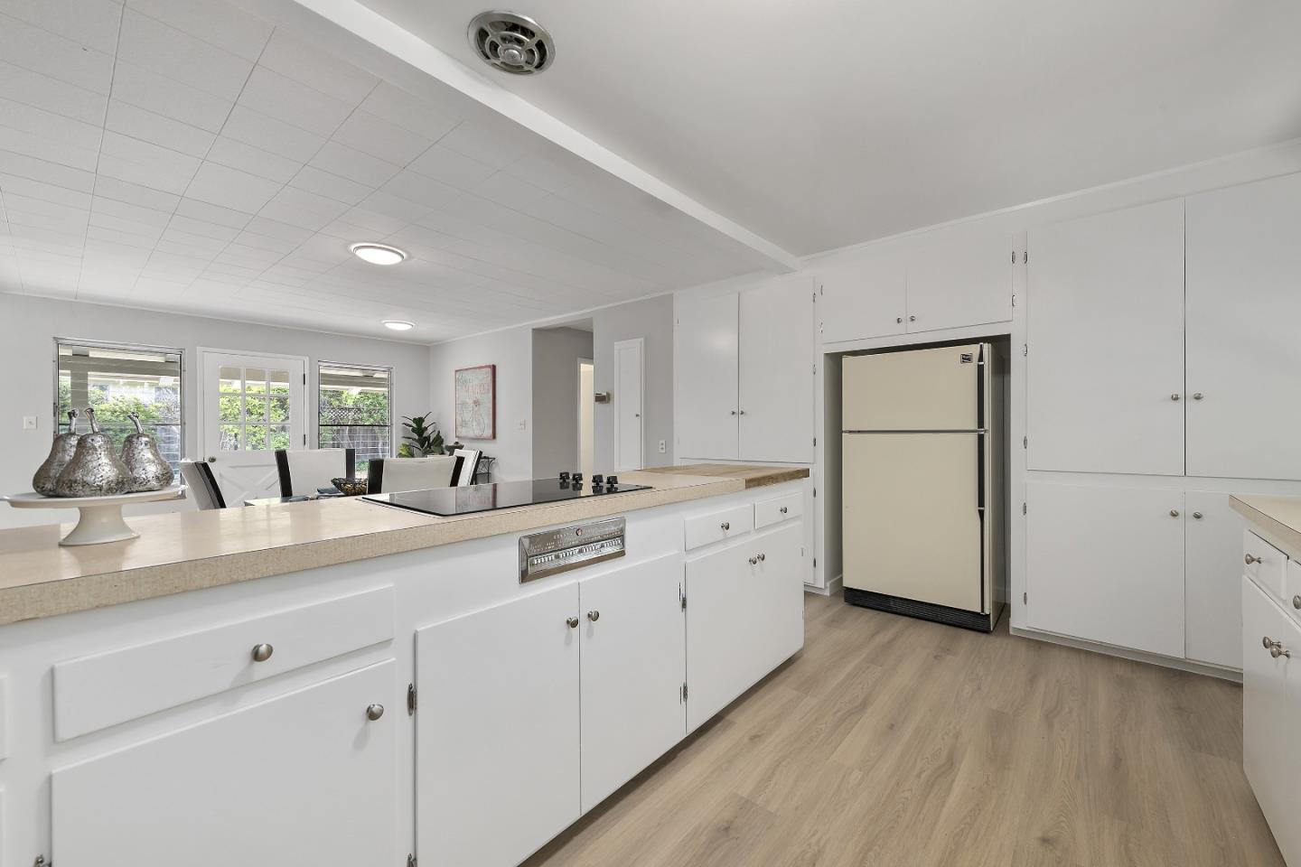 Detail Gallery Image 12 of 31 For 674 Campbell Ave, Los Altos,  CA 94024 - 4 Beds | 2 Baths