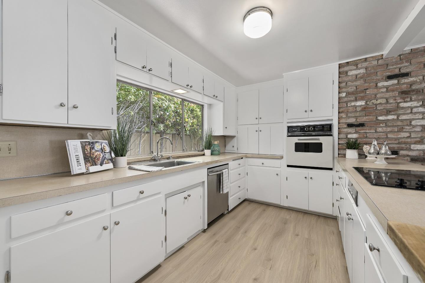 Detail Gallery Image 13 of 31 For 674 Campbell Ave, Los Altos,  CA 94024 - 4 Beds | 2 Baths