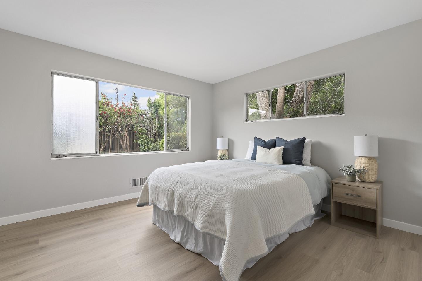 Detail Gallery Image 15 of 31 For 674 Campbell Ave, Los Altos,  CA 94024 - 4 Beds | 2 Baths