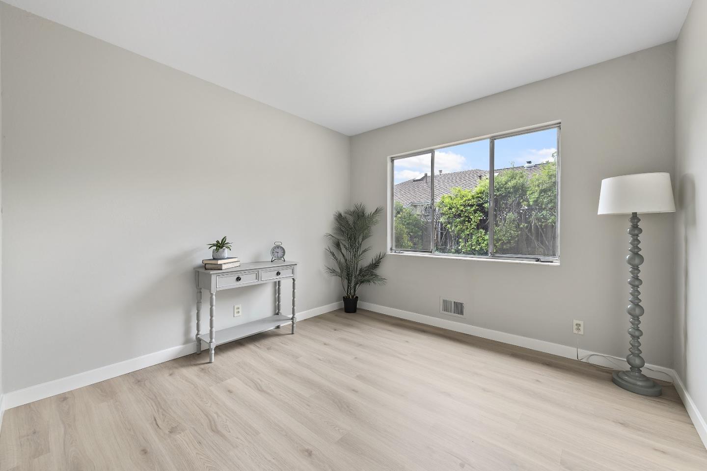 Detail Gallery Image 17 of 31 For 674 Campbell Ave, Los Altos,  CA 94024 - 4 Beds | 2 Baths