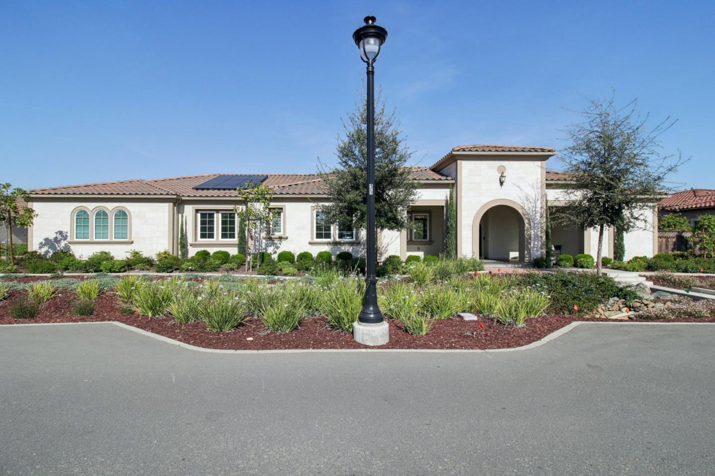 Detail Gallery Image 4 of 105 For 2170 via Orista, Morgan Hill,  CA 95037 - 4 Beds | 4/1 Baths