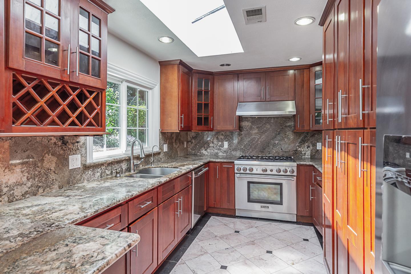 Detail Gallery Image 3 of 14 For 15000 Winchester Blvd, Los Gatos,  CA 95030 - 5 Beds | 3 Baths