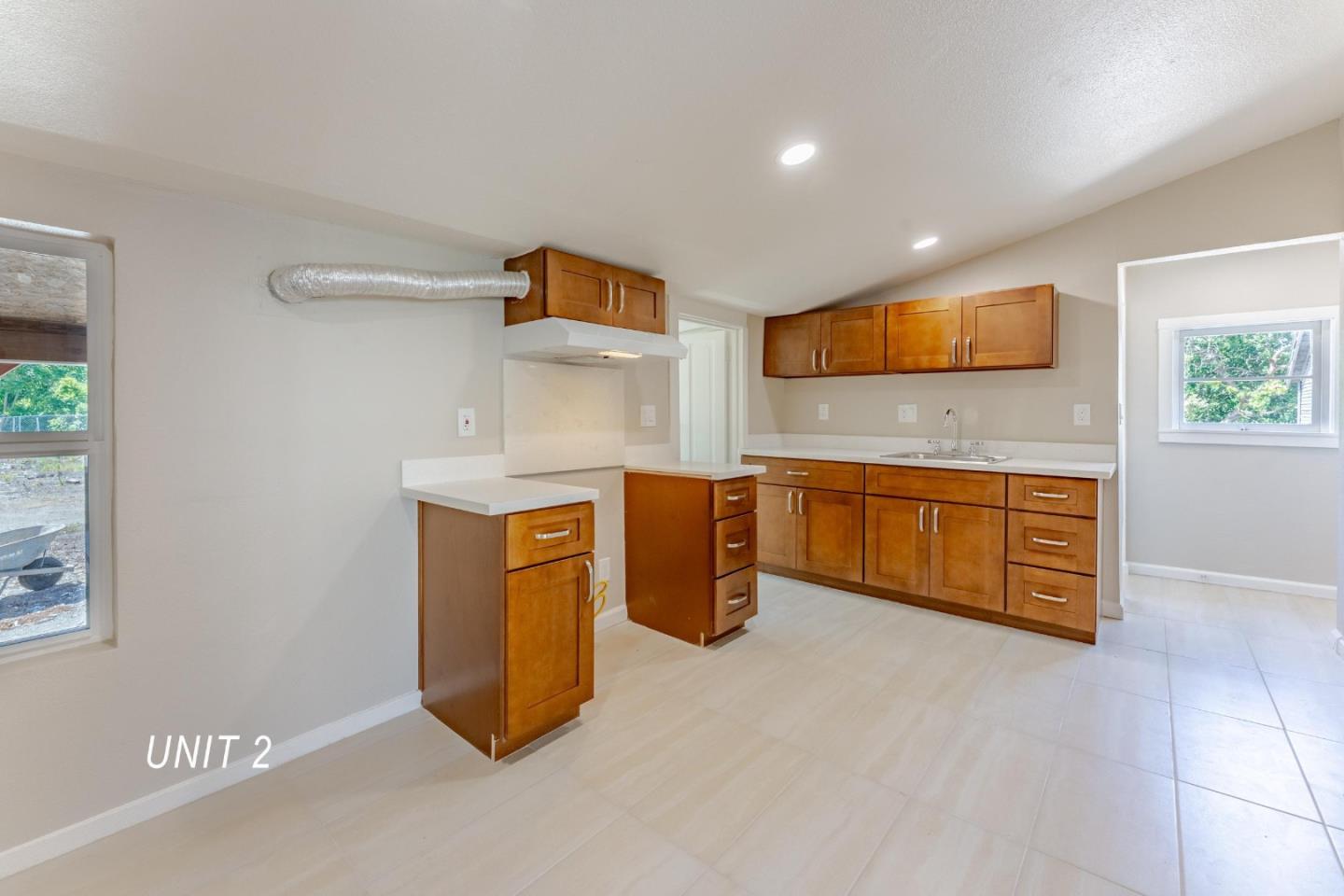 Detail Gallery Image 11 of 34 For 850 Calhoun St, San Jose,  CA 95116 - 3 Beds | 2 Baths