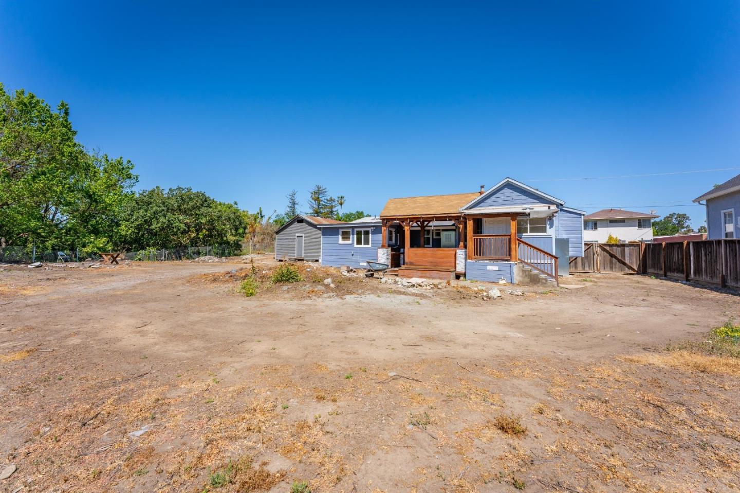 Detail Gallery Image 23 of 34 For 850 Calhoun St, San Jose,  CA 95116 - 3 Beds | 2 Baths