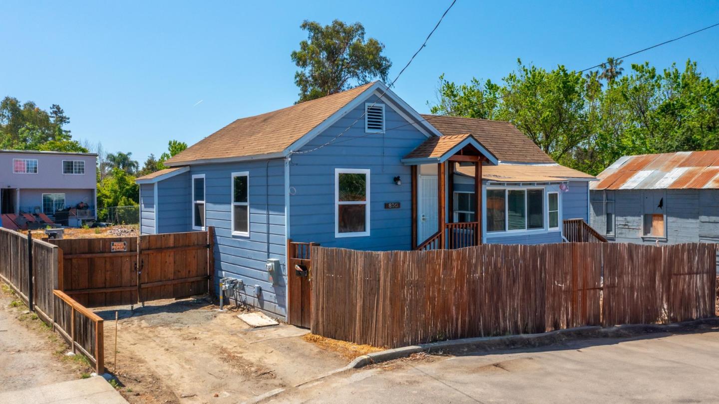 Detail Gallery Image 27 of 34 For 850 Calhoun St, San Jose,  CA 95116 - 3 Beds | 2 Baths