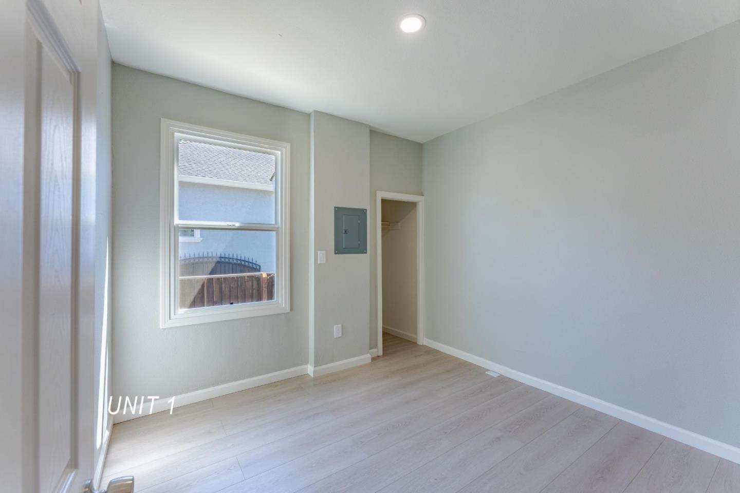 Detail Gallery Image 4 of 34 For 850 Calhoun St, San Jose,  CA 95116 - 3 Beds | 2 Baths