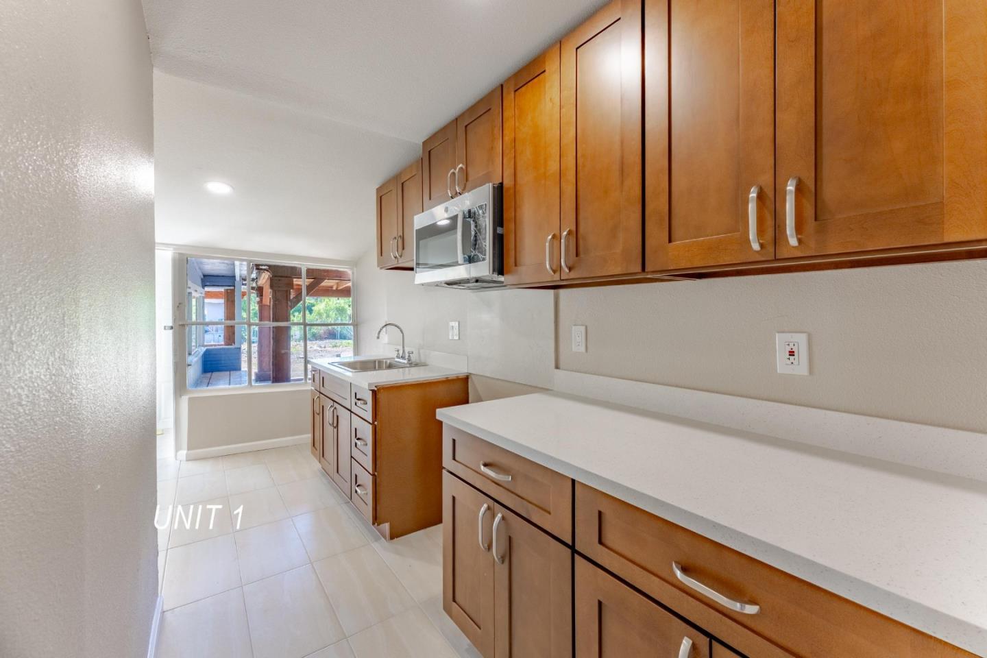Detail Gallery Image 5 of 34 For 850 Calhoun St, San Jose,  CA 95116 - 3 Beds | 2 Baths