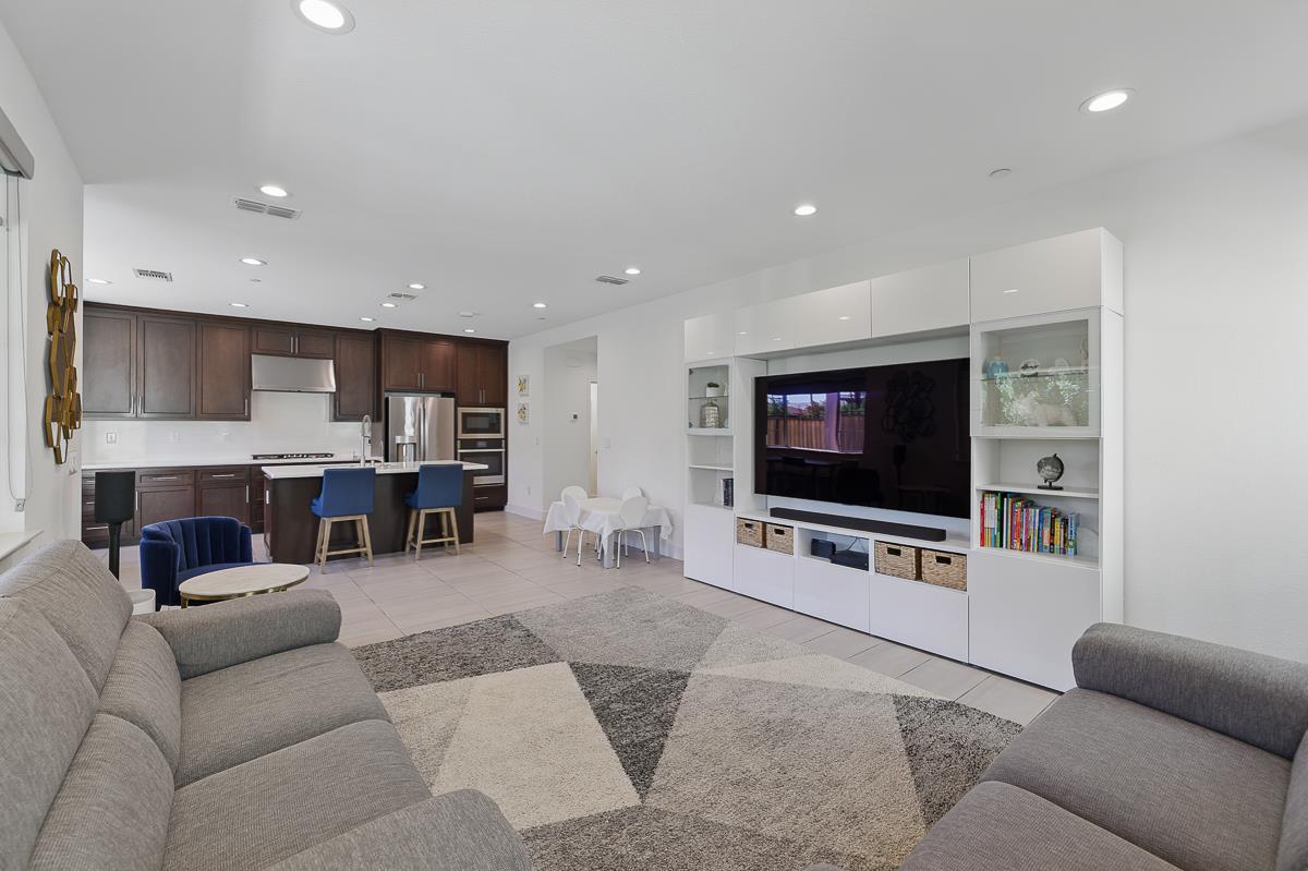 Detail Gallery Image 10 of 66 For 410 E Redberry Pl, Mountain House,  CA 95391 - 3 Beds | 2/1 Baths