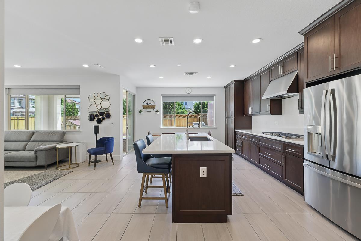Detail Gallery Image 11 of 66 For 410 E Redberry Pl, Mountain House,  CA 95391 - 3 Beds | 2/1 Baths