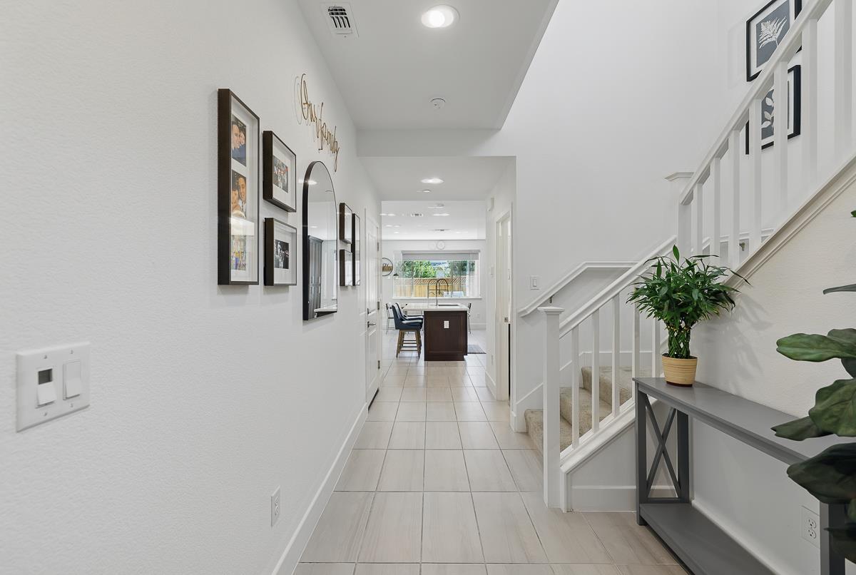 Detail Gallery Image 4 of 66 For 410 E Redberry Pl, Mountain House,  CA 95391 - 3 Beds | 2/1 Baths