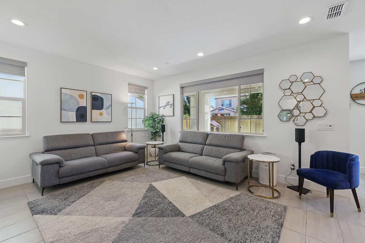 Detail Gallery Image 6 of 66 For 410 E Redberry Pl, Mountain House,  CA 95391 - 3 Beds | 2/1 Baths