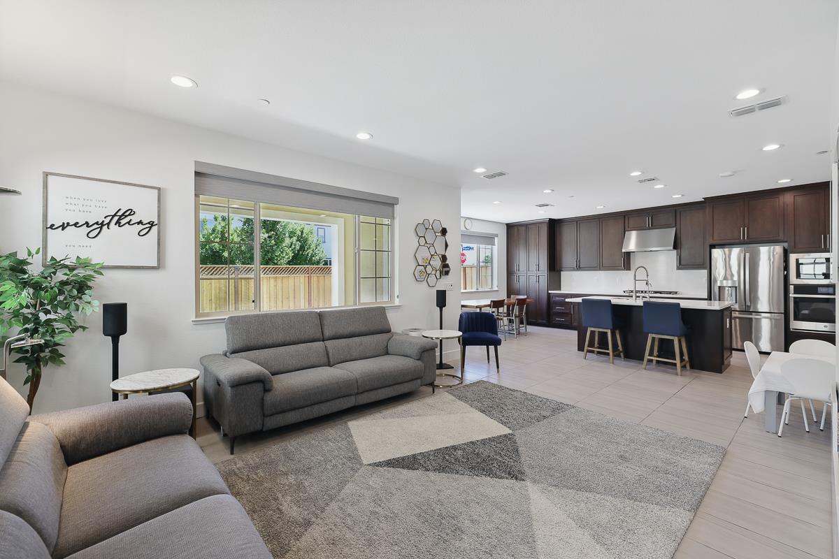Detail Gallery Image 7 of 66 For 410 E Redberry Pl, Mountain House,  CA 95391 - 3 Beds | 2/1 Baths