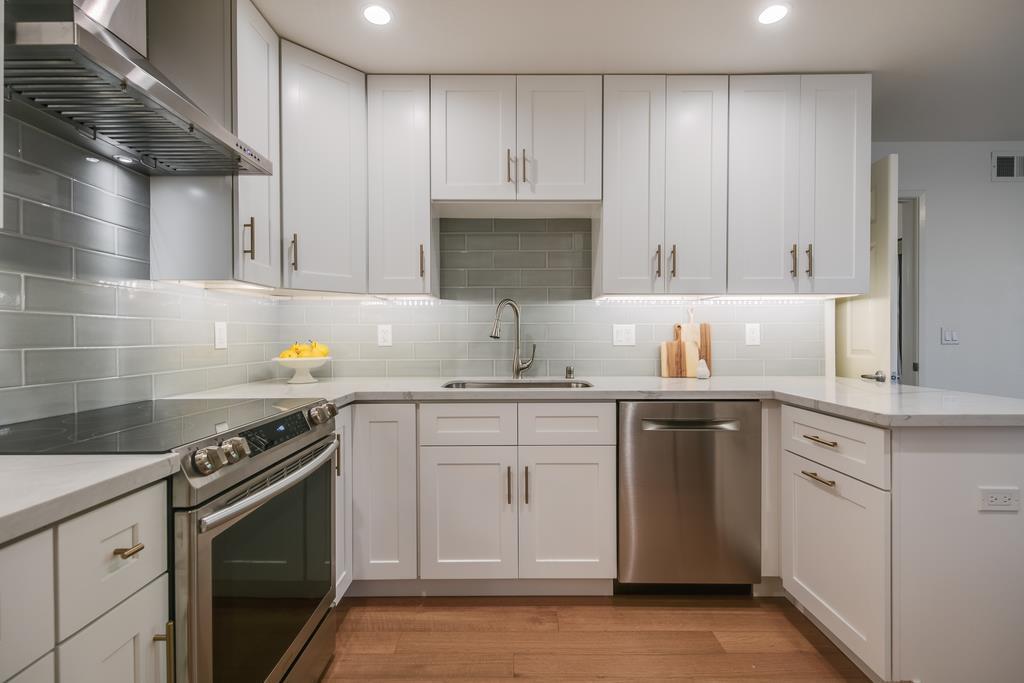 Detail Gallery Image 19 of 47 For 1202 Sharon Park Dr, Menlo Park,  CA 94025 - 2 Beds | 2 Baths