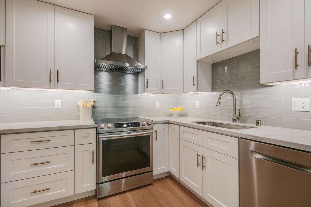 Detail Gallery Image 20 of 47 For 1202 Sharon Park Dr, Menlo Park,  CA 94025 - 2 Beds | 2 Baths