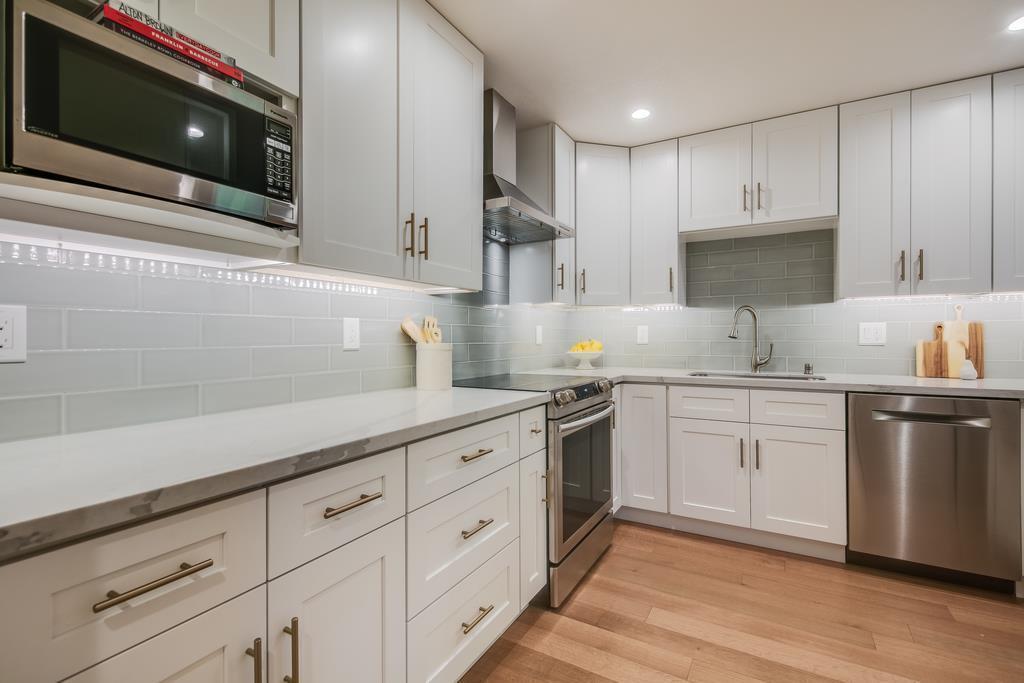 Detail Gallery Image 21 of 47 For 1202 Sharon Park Dr, Menlo Park,  CA 94025 - 2 Beds | 2 Baths
