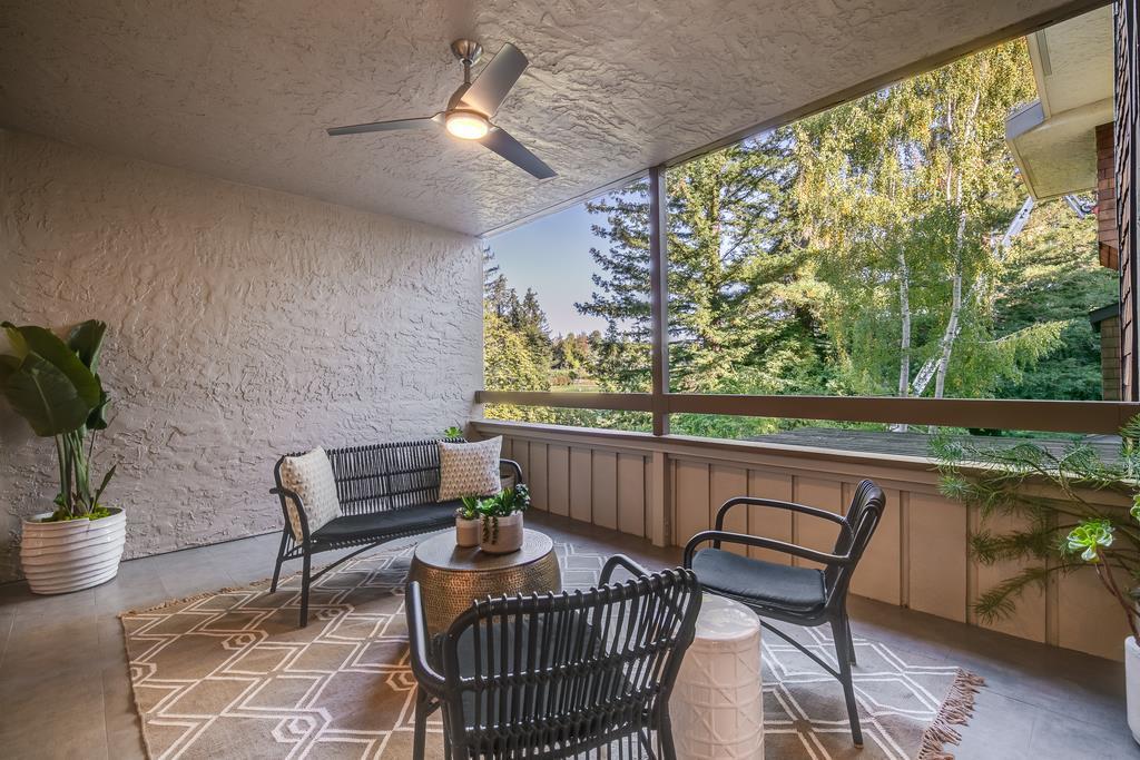 Detail Gallery Image 4 of 47 For 1202 Sharon Park Dr, Menlo Park,  CA 94025 - 2 Beds | 2 Baths