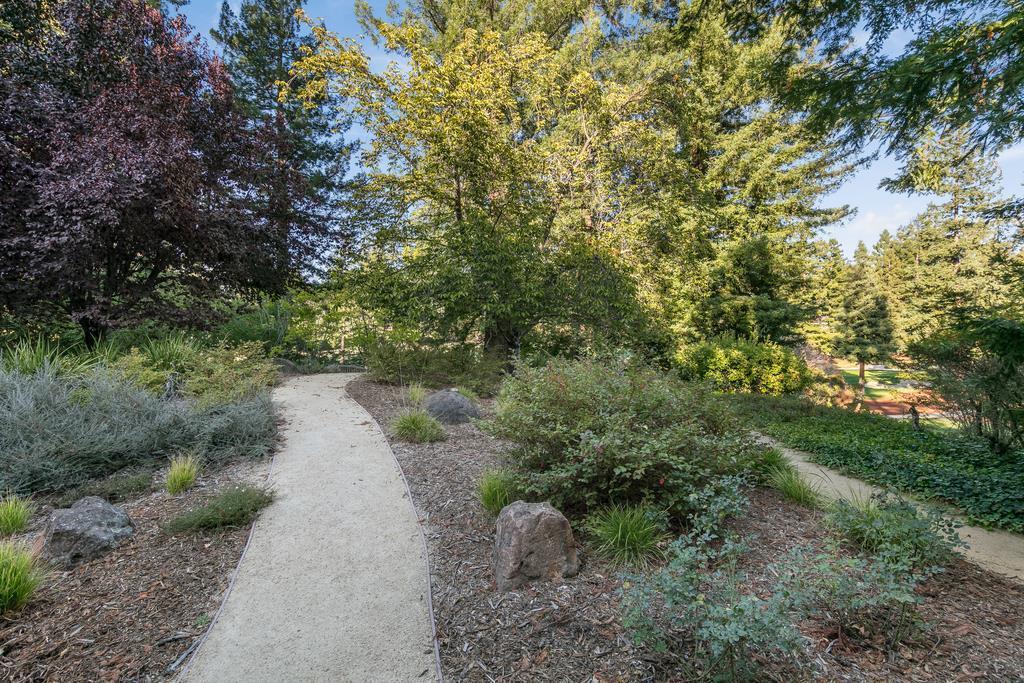 Detail Gallery Image 42 of 47 For 1202 Sharon Park Dr, Menlo Park,  CA 94025 - 2 Beds | 2 Baths