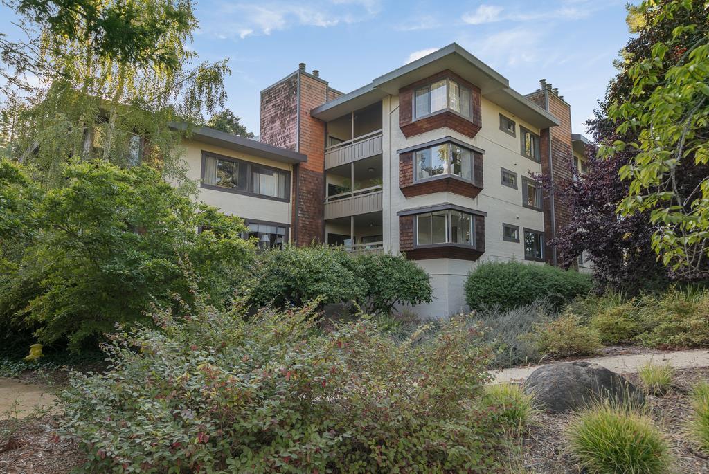 Detail Gallery Image 44 of 47 For 1202 Sharon Park Dr, Menlo Park,  CA 94025 - 2 Beds | 2 Baths