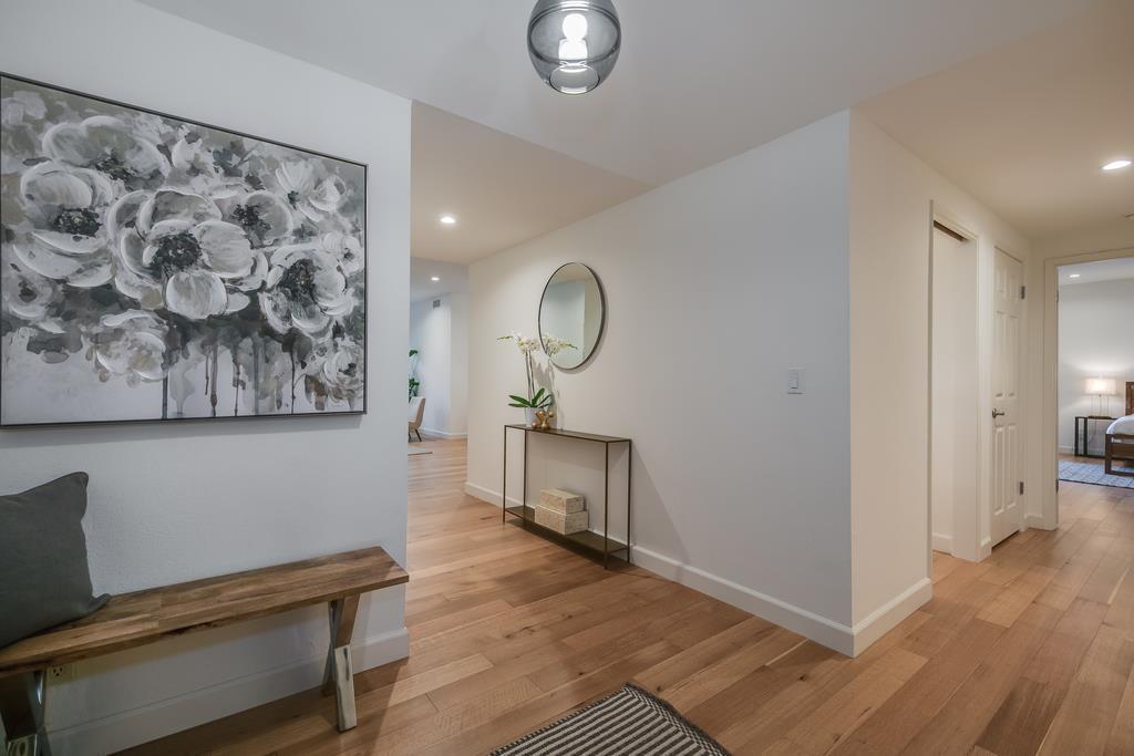 Detail Gallery Image 5 of 47 For 1202 Sharon Park Dr, Menlo Park,  CA 94025 - 2 Beds | 2 Baths
