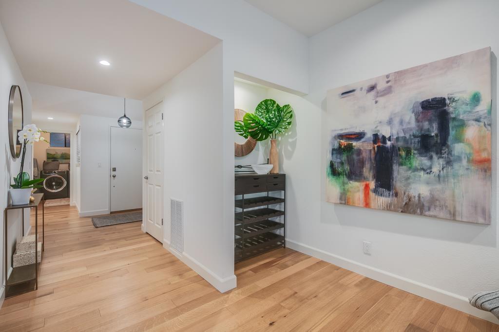 Detail Gallery Image 6 of 47 For 1202 Sharon Park Dr, Menlo Park,  CA 94025 - 2 Beds | 2 Baths